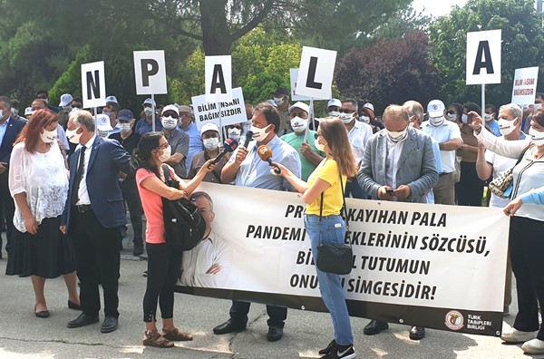 “Prof. Dr. Kayıhan Pala'nın yanındayız”